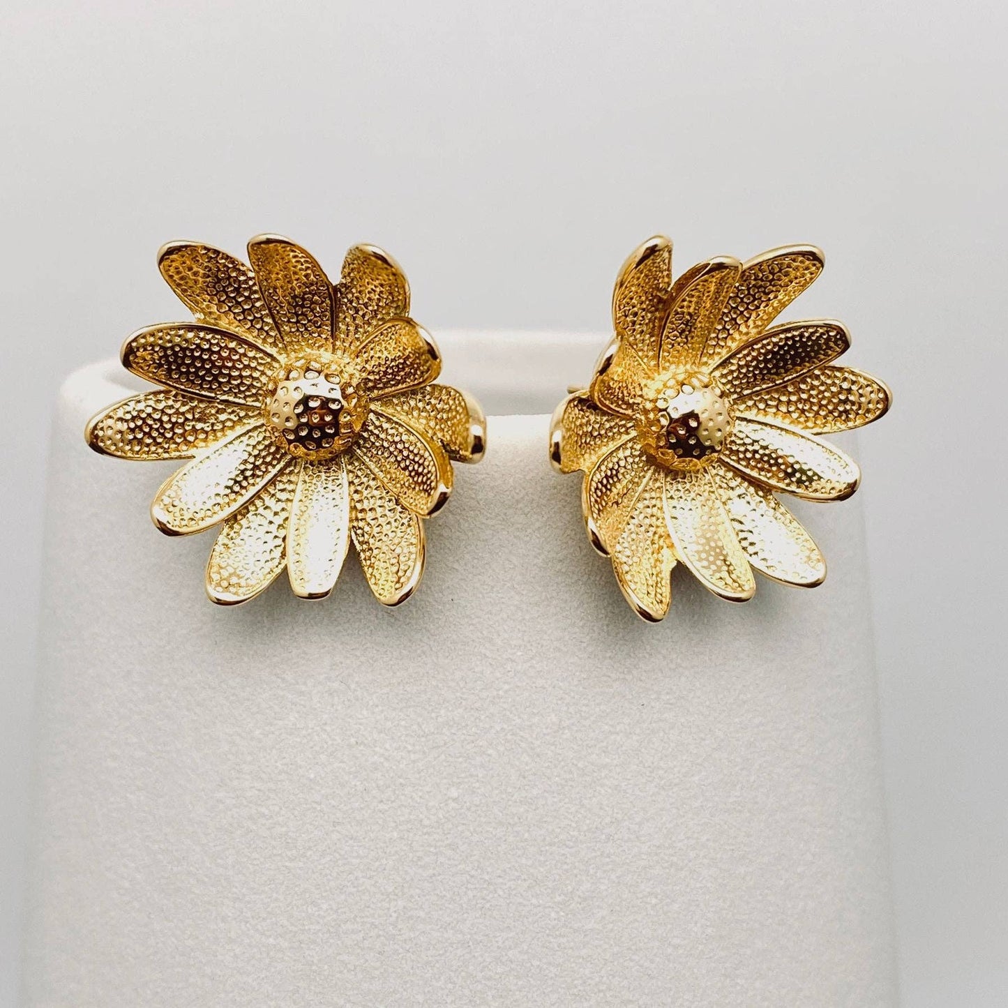 Sunflower 18K Gold Plated Stainless Steel Ear Stud - FGS