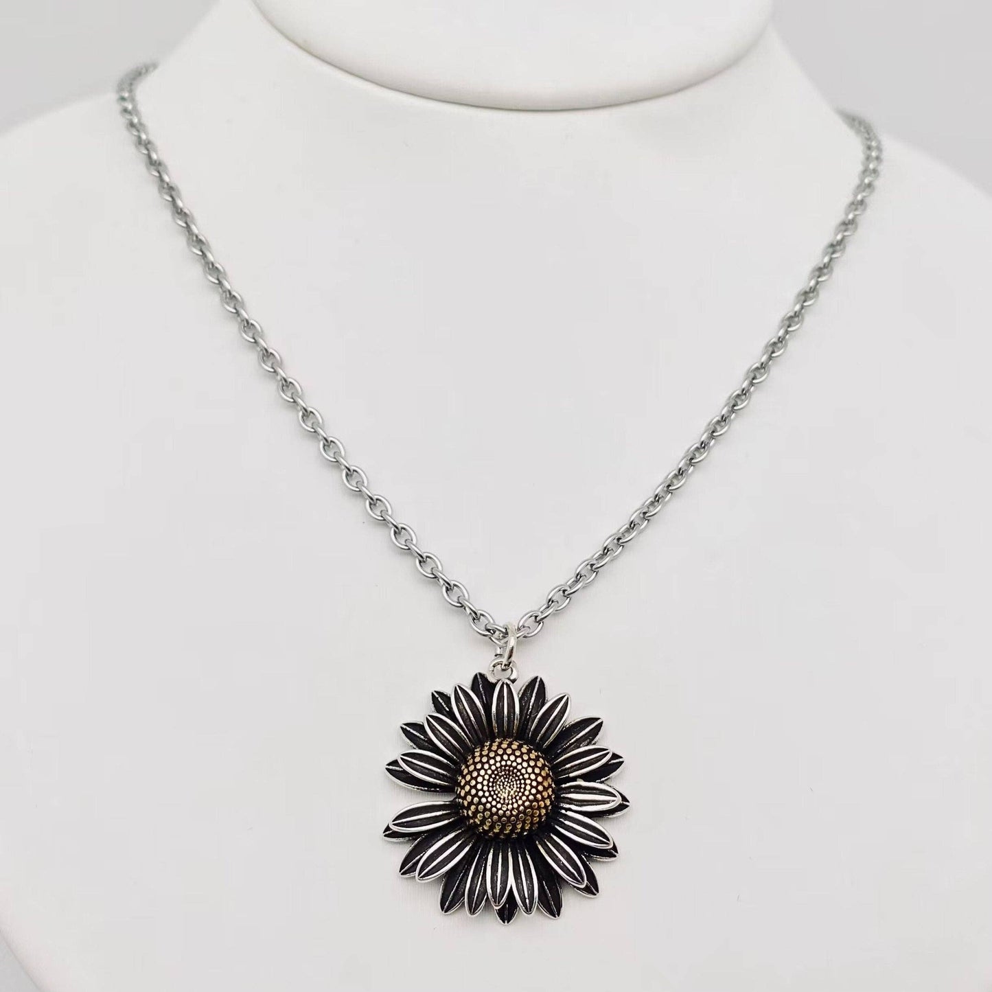 Daisy Flower Pendant Necklace