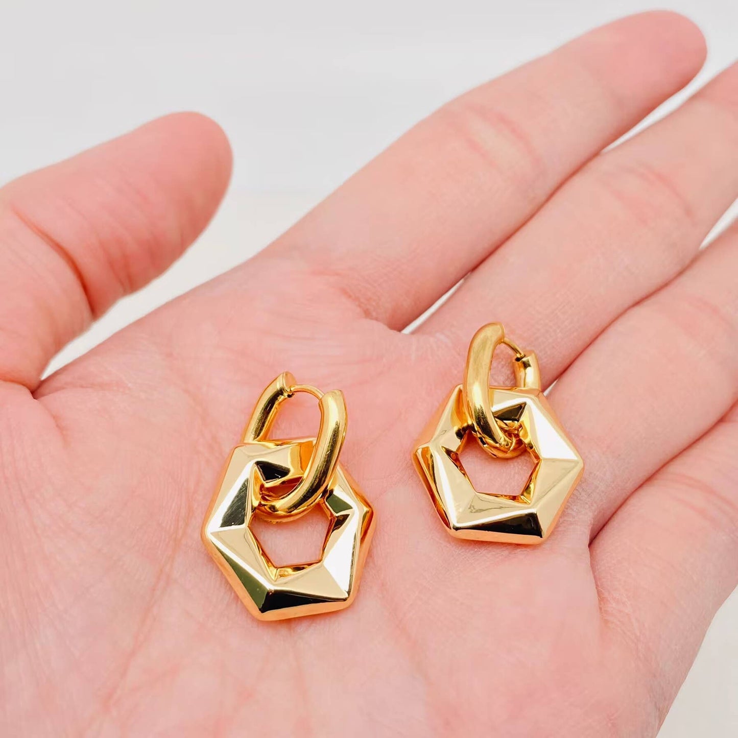 18K Gold-plated Hexagon Geometric Huggie Earrings - FGS