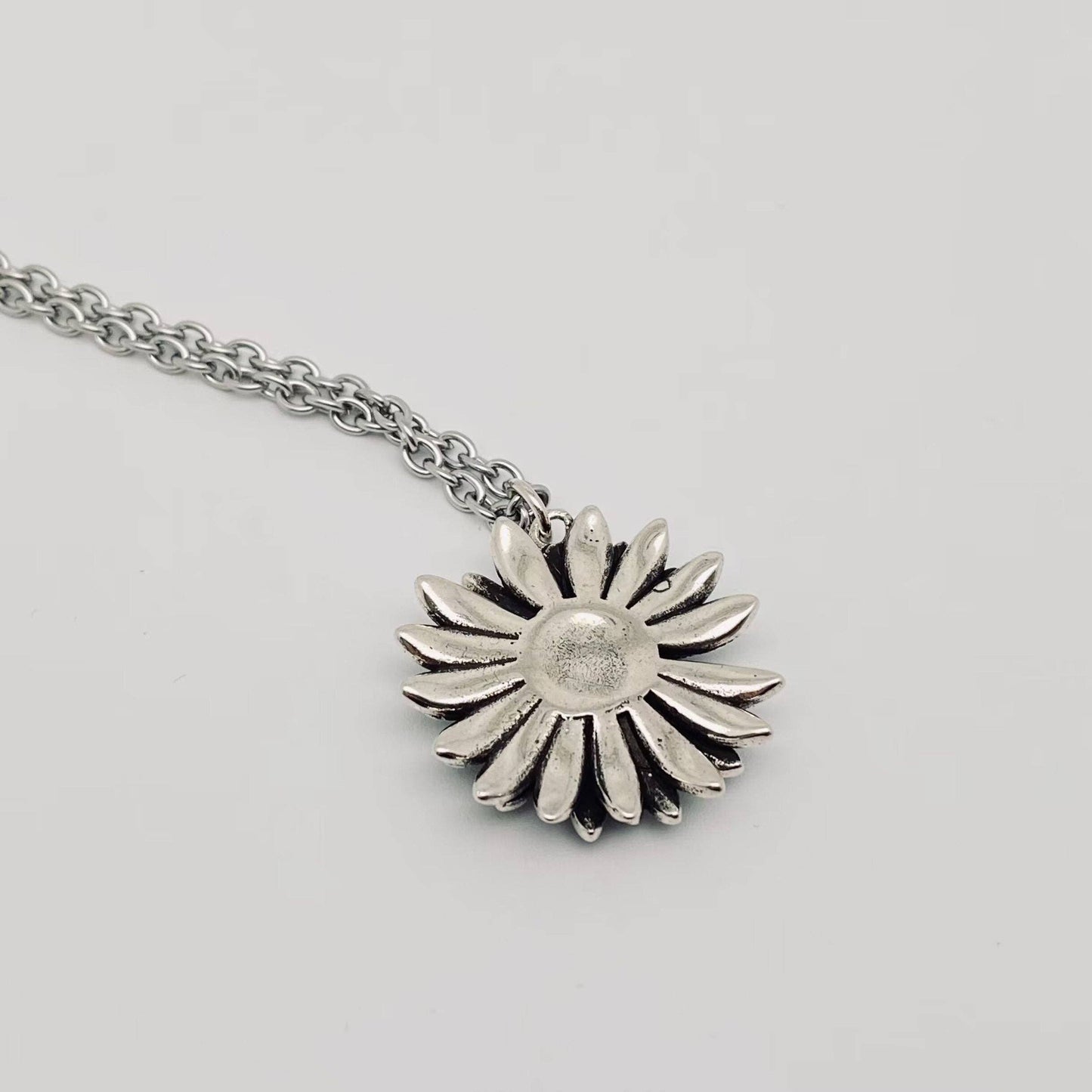 Daisy Flower Pendant Necklace