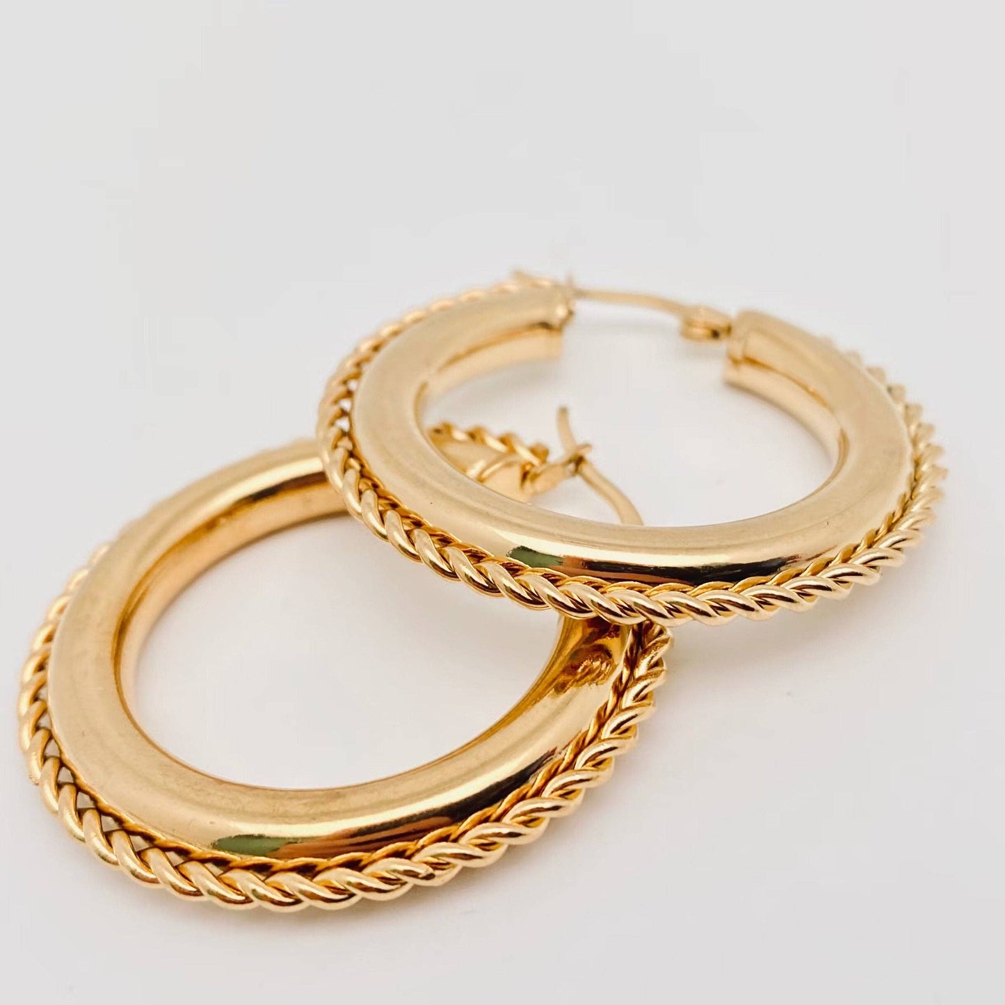 18 Kt Gold PVD Stainless Steel Hollow Ring Hoop Earrings