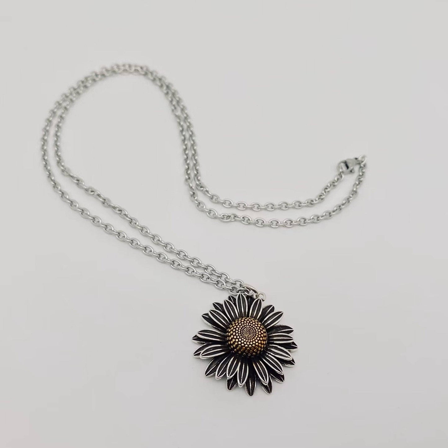 Daisy Flower Pendant Necklace