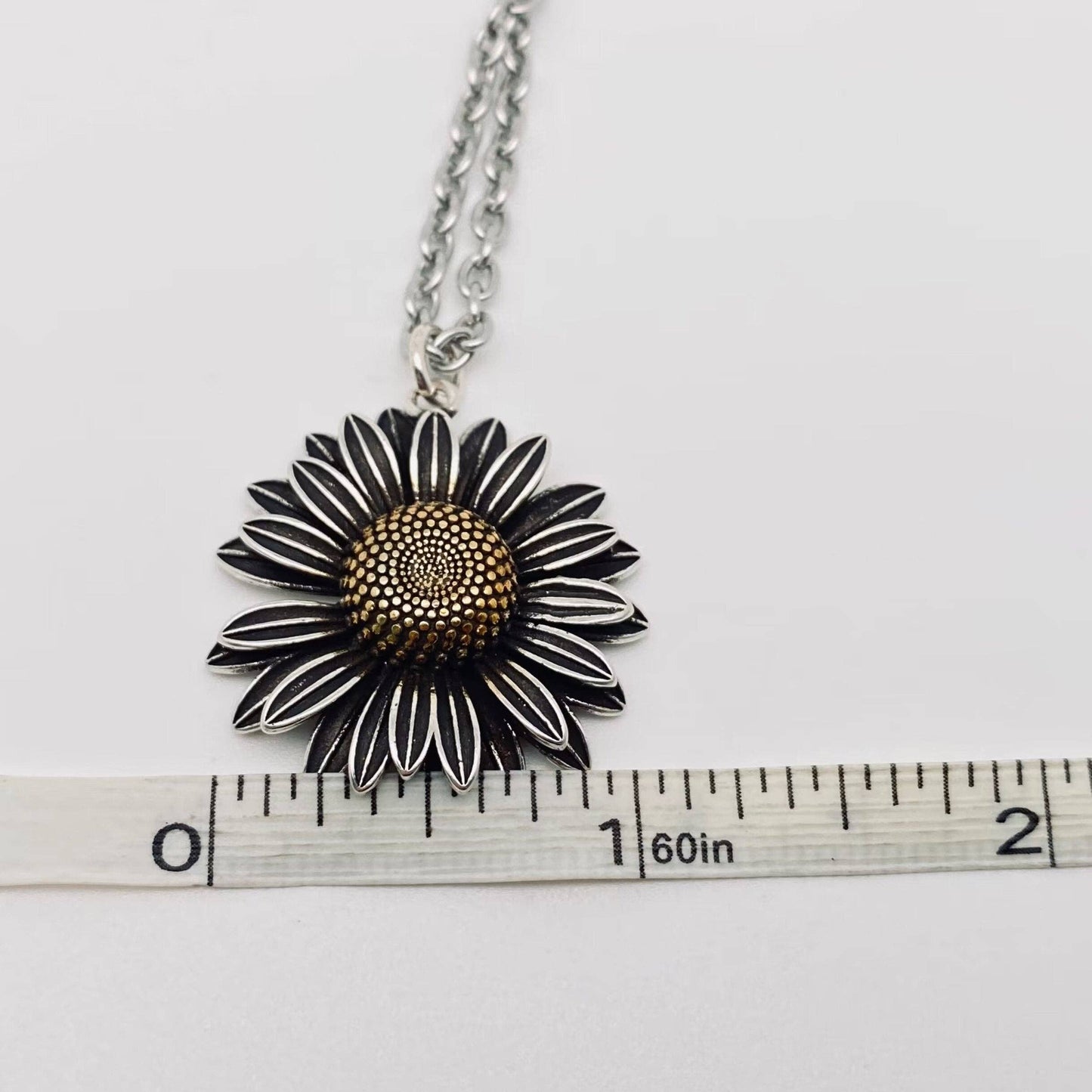 Daisy Flower Pendant Necklace