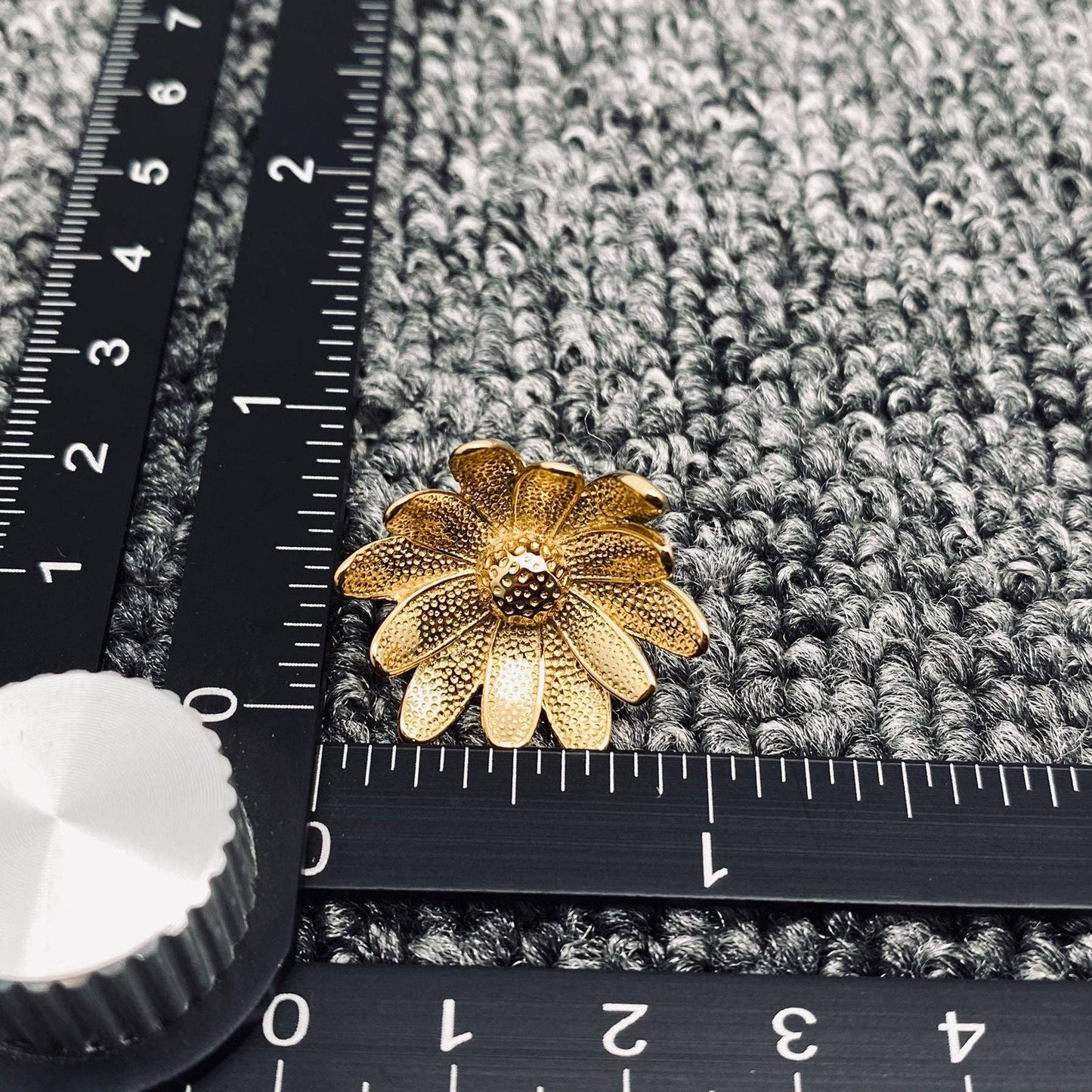 Sunflower 18K Gold Plated Stainless Steel Ear Stud - FGS