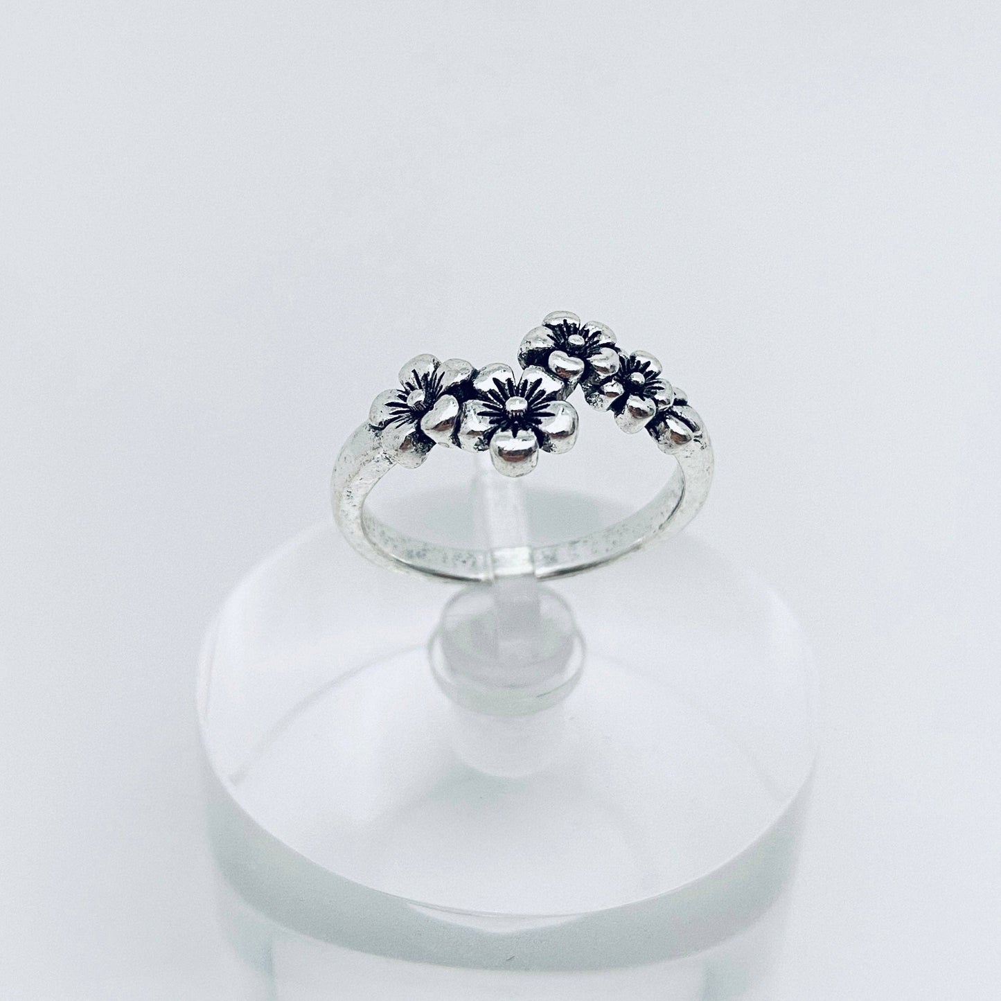 Five-petal Flower Temperament Retro Ring