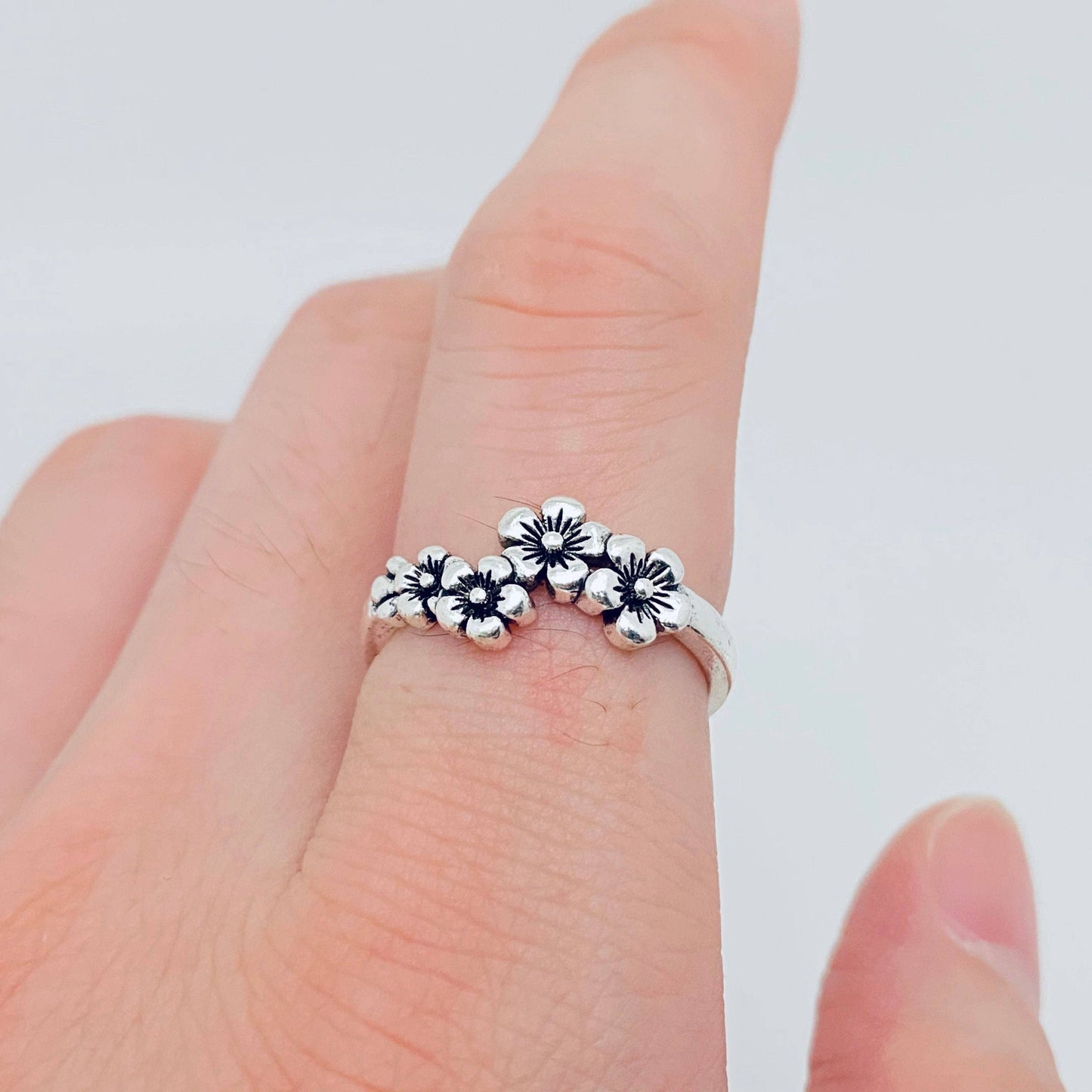 Five-petal Flower Temperament Retro Ring